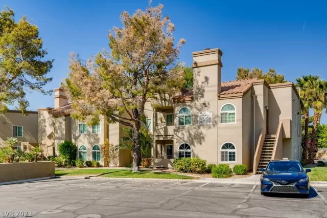 MLS: 2285690 Condo For Sale