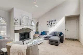 Photo #2: 2285690 Listing