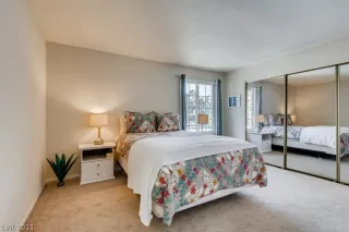 Photo #6: 2285690 Listing