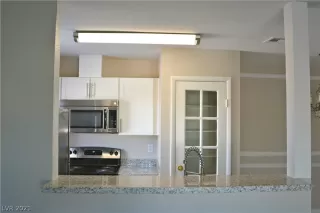 Photo #2: 2285713 Listing 