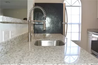 Photo #4: 2285713 Listing 