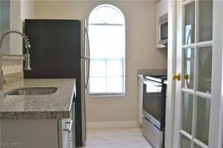 Photo #5: 2285713 Listing 