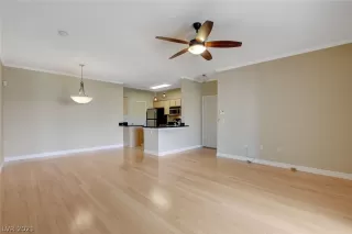 Photo #6: 2285763 Listing