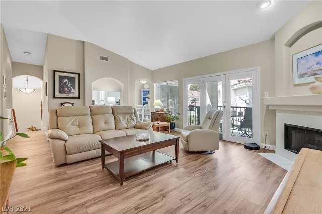 MLS: 2285772 Condo For Sale