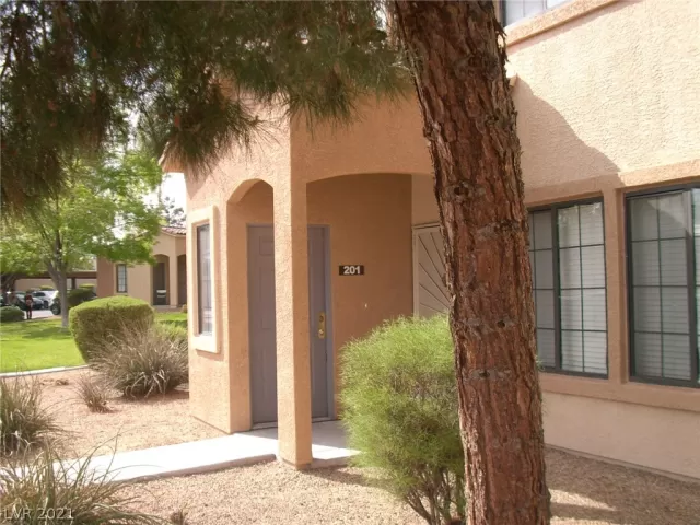 MLS: 2285786 Condo For Sale