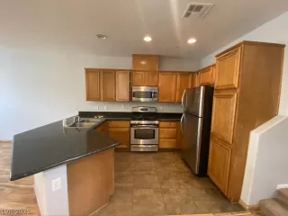 Photo #1: 2285809 Listing 