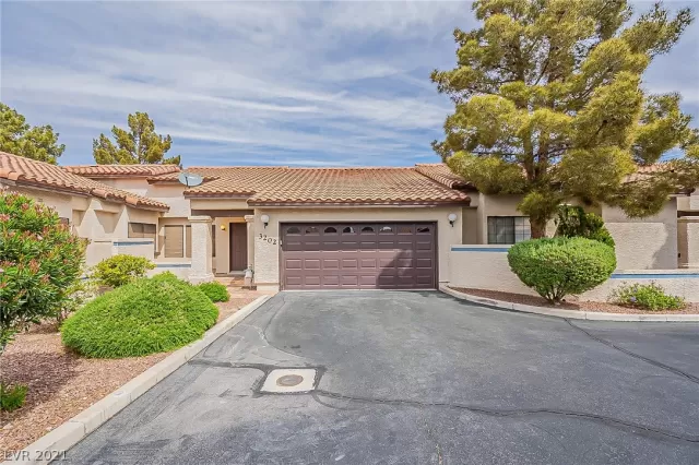 MLS: 2285812 Condo For Sale