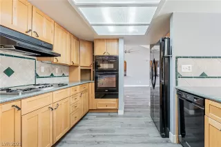 Photo #1: 2285812 Listing