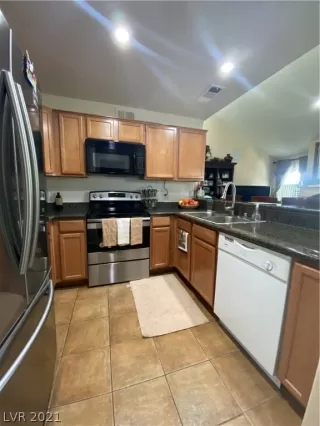 Photo #5: 2285824 Listing