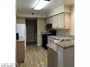 Photo #3: 2285830 Listing