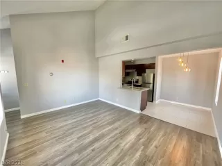 Photo #4: 2285837 Listing