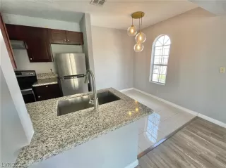 Photo #6: 2285837 Listing