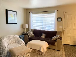 Photo #4: 2285898 Listing