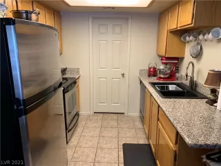 Photo #6: 2285898 Listing