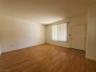 Photo #4: 2285927 Listing