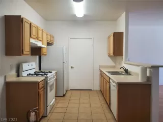 Photo #6: 2285927 Listing