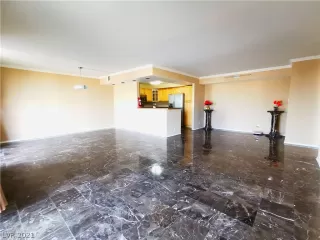 Photo #5: 2285933 Listing 