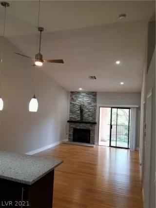 Photo #2: 2285953 Listing