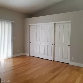 Photo #4: 2285953 Listing