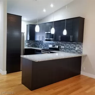 Photo #5: 2285953 Listing