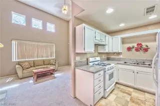 Photo #5: 2286021 Listing