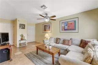 Photo #3: 2286042 Listing