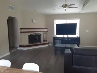 Photo #2: 2286045 Listing