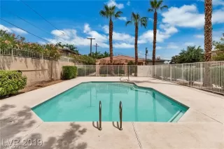 Photo #4: 2286049 Listing