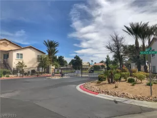 Photo #2: 2286055 Listing