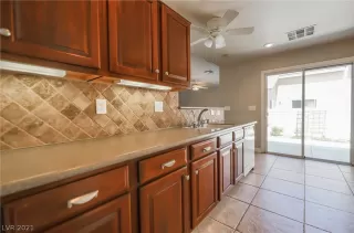 Photo #4: 2286063 Listing