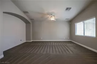 Photo #5: 2286063 Listing