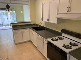 Photo #3: 2286256 Listing 