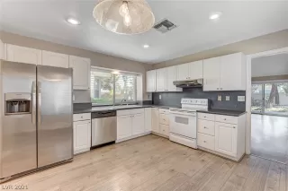 Photo #4: 2286302 Listing 