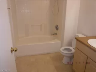 Photo #5: 2286339 Listing