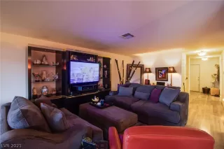 Photo #5: 2286341 Listing 