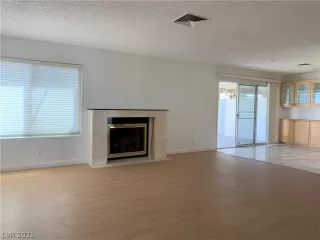 Photo #5: 2286372 Listing