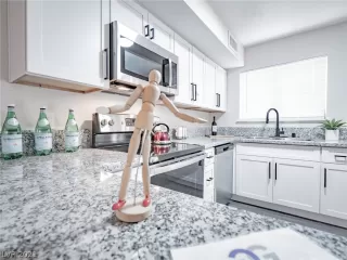 Photo #2: 2286389 Listing 