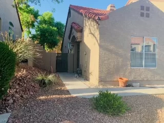 Photo #2: 2286391 Listing