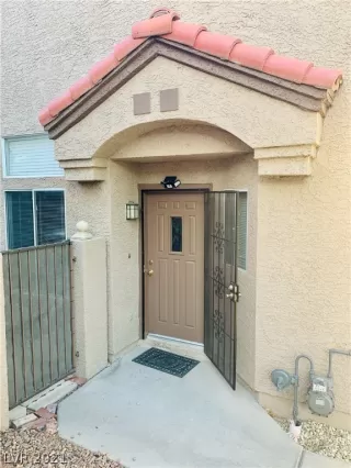 Photo #3: 2286391 Listing