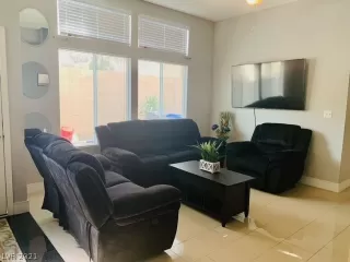 Photo #5: 2286391 Listing