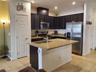 Photo #2: 2286451 Listing