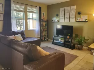 Photo #4: 2286451 Listing