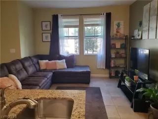 Photo #5: 2286451 Listing