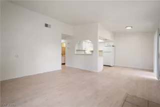 Photo #2: 2286478 Listing