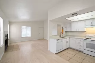 Photo #6: 2286478 Listing