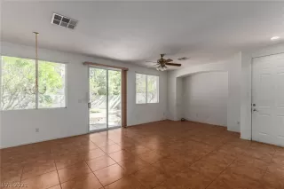 Photo #4: 2286562 Listing