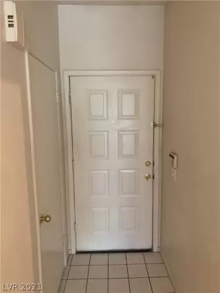 Photo #3: 2286569 Listing