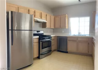 Photo #4: 2286569 Listing