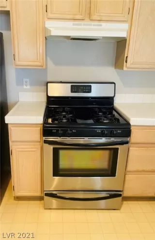 Photo #6: 2286569 Listing