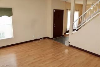 Photo #5: 2286647 Listing